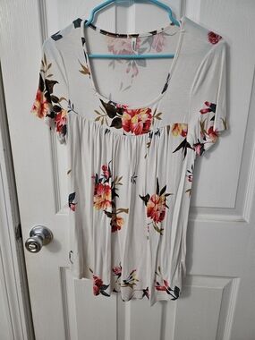 Women’s Floral Scoop Neck Tunic Top - Cream with Pink Floral